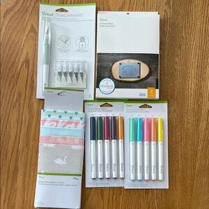 Cricut Crafting Tools and Accessories Set